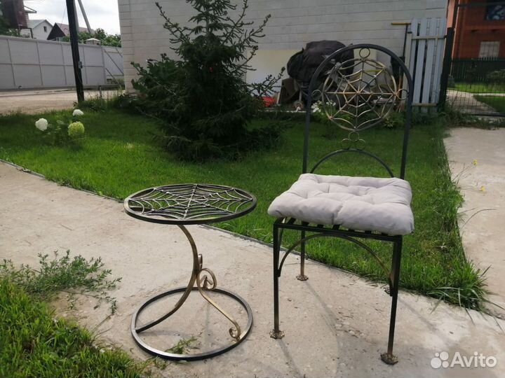 Садовая мебель из металла. Столы, стулья, кресла