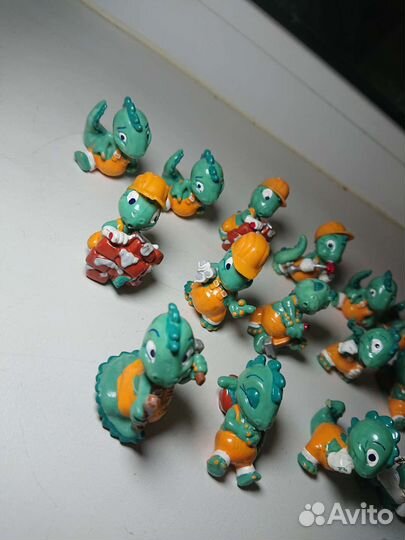 Игрушки из киндер сюрприза 90х, динозаврики