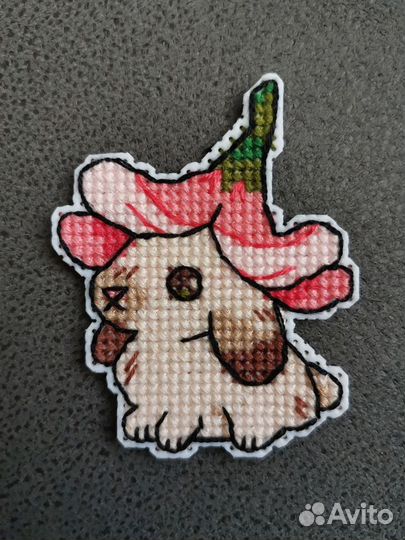 Изготовление вышитых значков крестиком на заказ