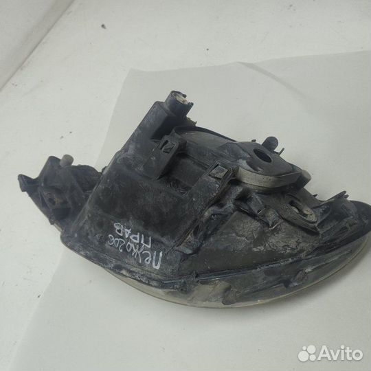 Фара галогеновая передняя правая Peugeot 206 2006