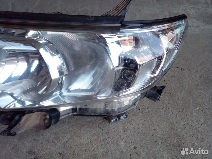 Фара левая Toyota Land Cruiser Prado 150 2019 год