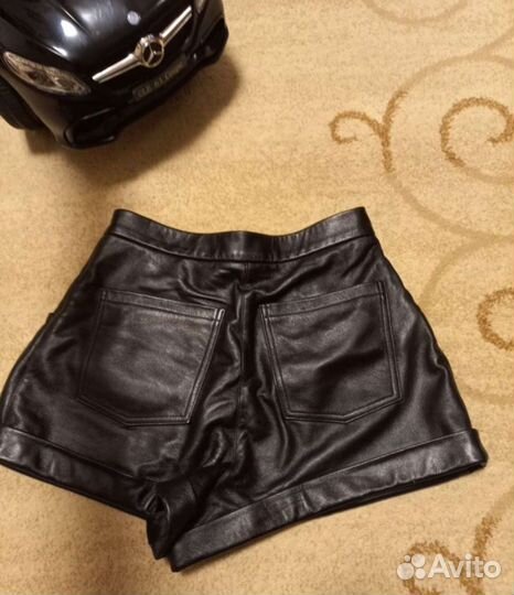 Кожаные шорты