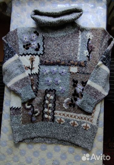 Костюм женский (свитер и юбка) из мохера