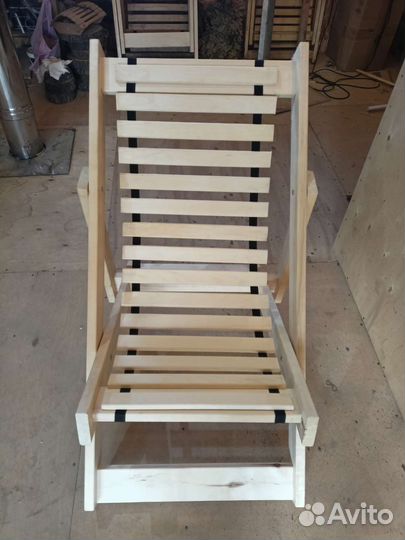 Кресло шезлонг деревянный на стропе