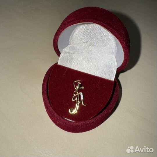 Женская подвеска (кулон). Буква «А»