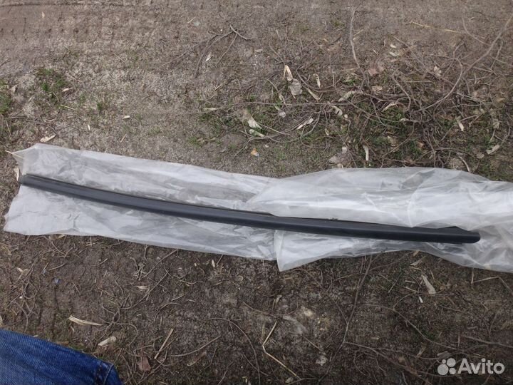 Логан Уплотнитель стекла перед левой двери 2014-нв