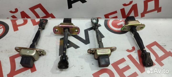 Ограничитель двери Mitsubishi Airtrek CU5W 4G69