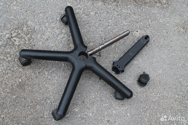 Крестовина пластик и желез. офисного кресла