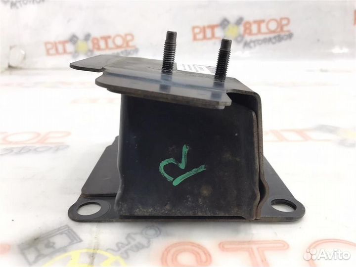 Кронштейн усилителя переденго бампера правый Niss