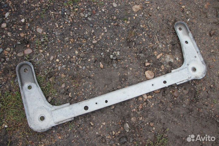 Балка поперечная на Рено Меган 2