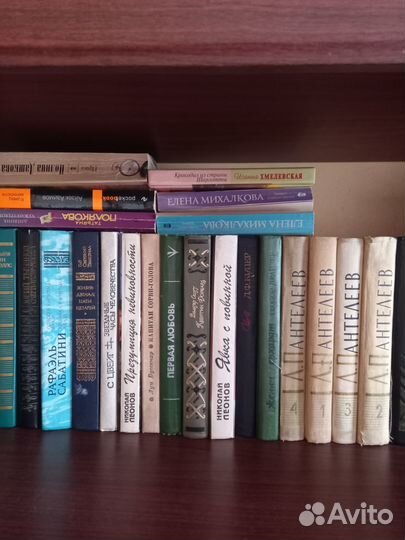 Книги художественные б\у