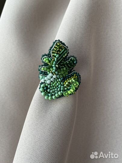 Брошь из бисера «Листик»