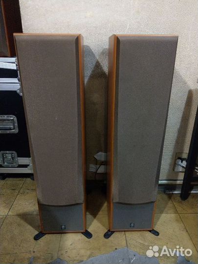 Yamaha NS-200
