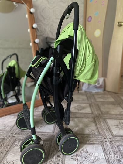 Прогулочная коляска с перекидной ручкой