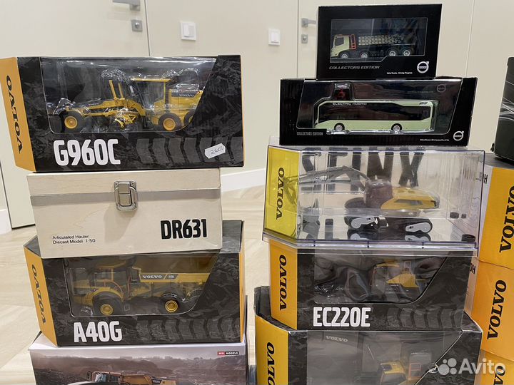 Коллекция моделей техники Volvo 1:50 новые