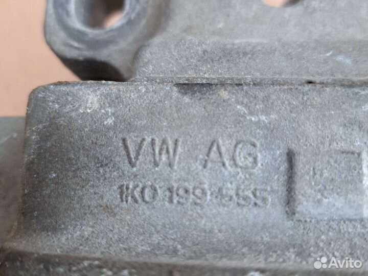 Опора двигателя левая Skoda octavia A5