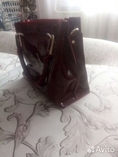 Сумочка лаковая