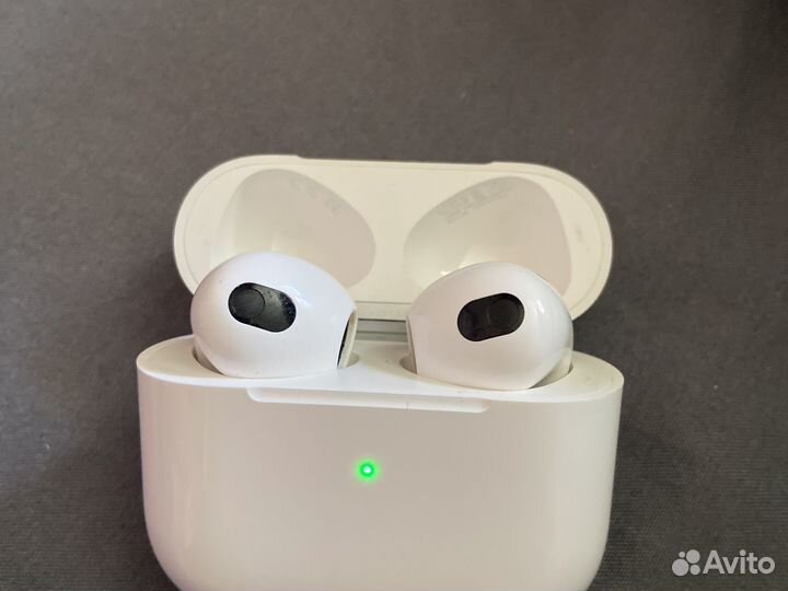 AirPods (3-го поколения)