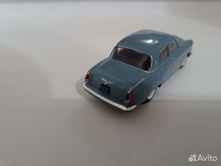 Модель автомобиля 1:43