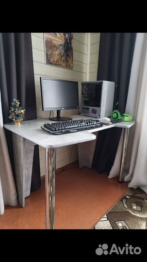 Компьютерный стол