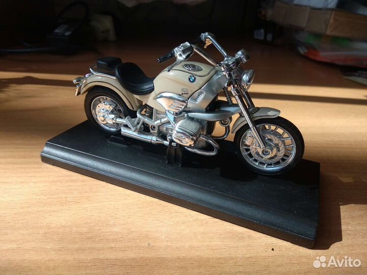 Модель мотоцикла BMW R1200C