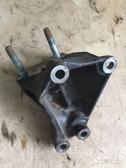Кронштейн двигателя правый Киа Рио Kia Rio 4