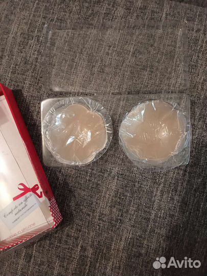 Наклейки топлесс