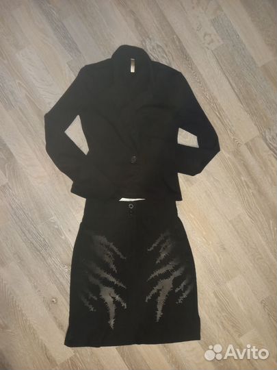 Пиджак и юбка размер 42