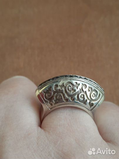 Кольцо серебряное дизайнерское с чёрной шпинелью