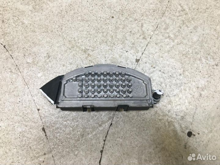 Резистор отопителя Volkswagen Passat B8 3G2