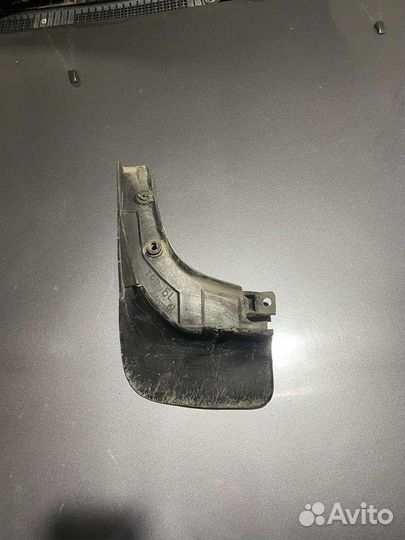 Левый передний брызговик на toyota Vista SV30