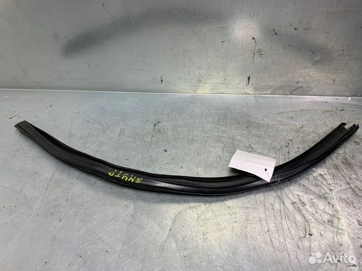 Уплотнитель стекла двери Volkswagen Touareg