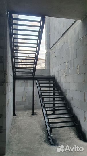Металлический каркас для лестницы