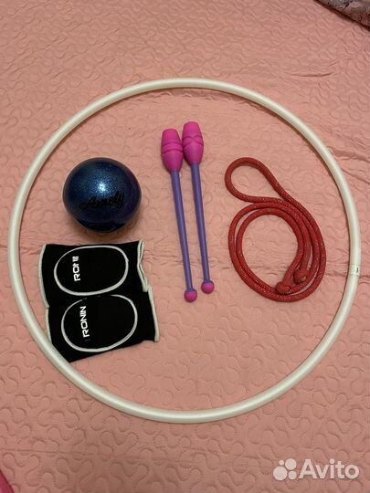 Обруч, булавы, наколенники, скакалка, чехол, мяч