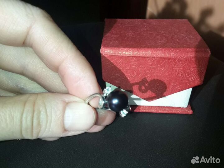 Кольцо черный жемчуг и фианиты в серебре