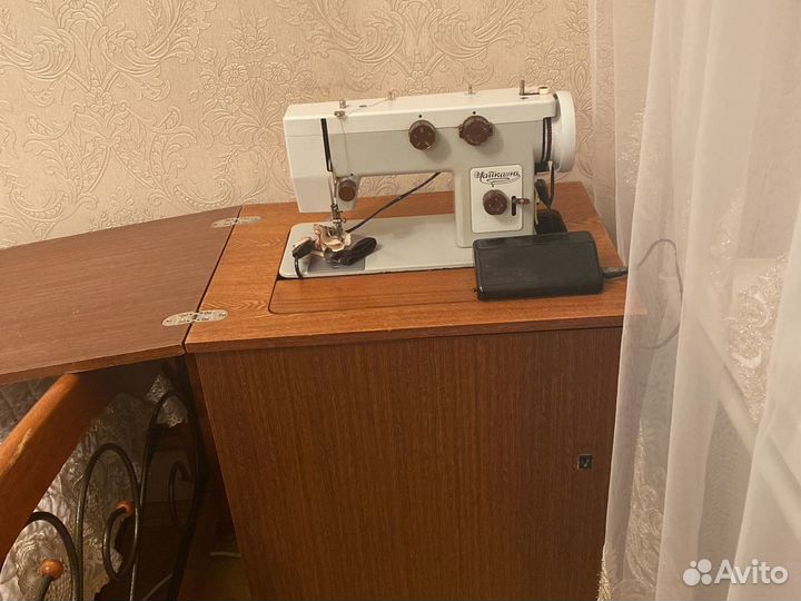 Швейная машина Чайка 143