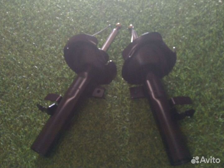 Комплект передних амортизаторов Ford Focus 3