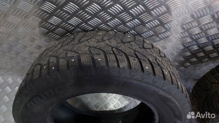 Bridgestone Blizzak Spike-02 SUV 215/65 R16 98T