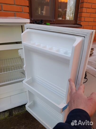 Холодильник маленький 85см