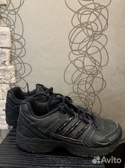 Кроссовки adidas