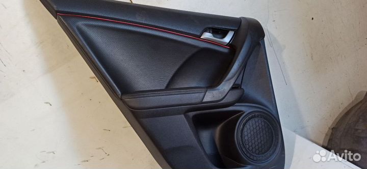 Обшивка задней левой двери honda accord 8