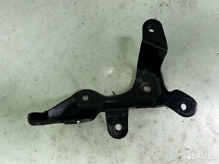 Кронштейн троса АКПП toyota rav 4 xa50