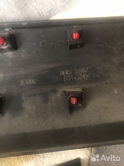 Накладка левой задней двери на Mazda CX30