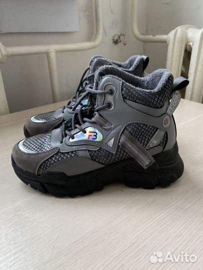 Кроссовки для девочки