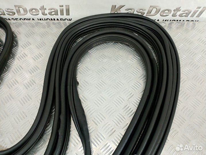 Уплотнительная резинка боковой двери Renault