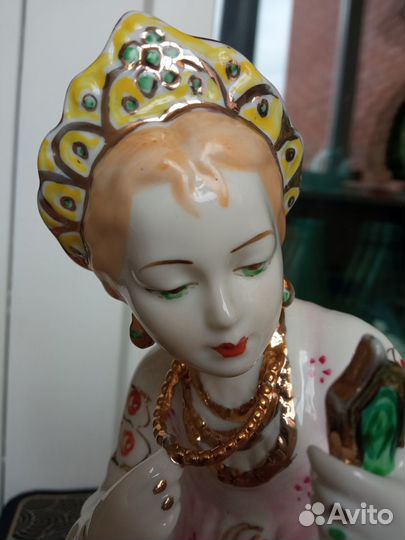 Фарфоровая статуэтка лфз