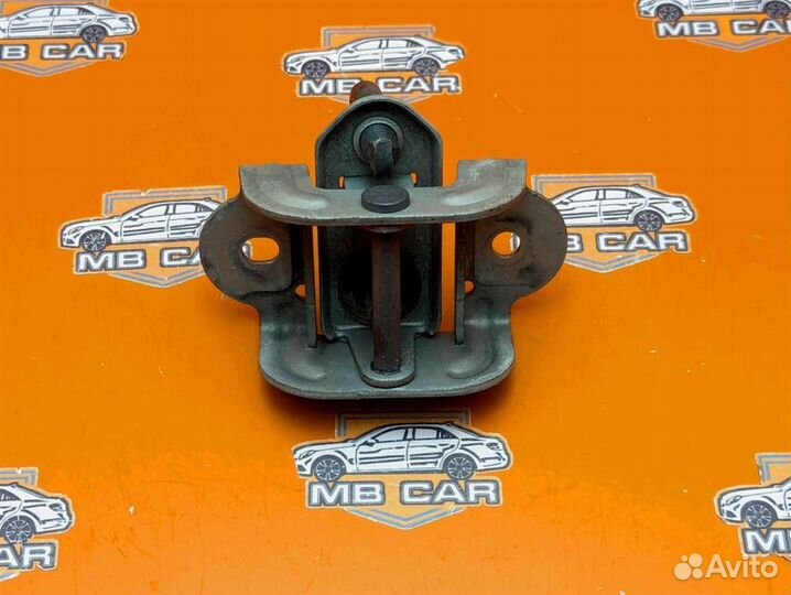 Ответная часть замка капота w171 SLK-class 271