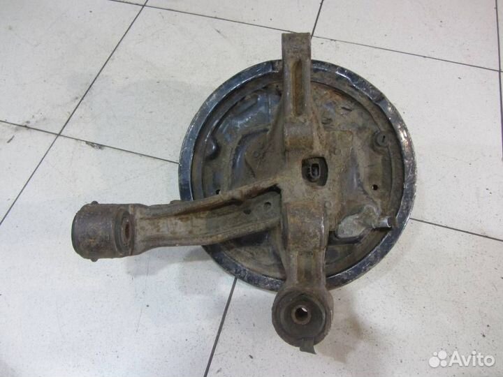 Кулак задний левый Лексус