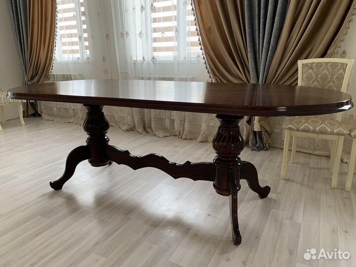 Стол для гостинной
