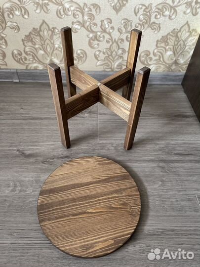 Напольная подставка для цветов